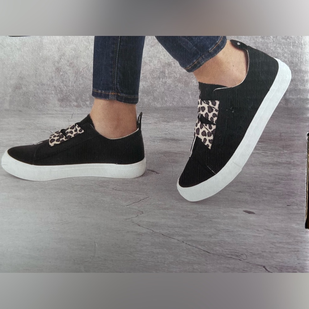 SERRA WOMEN’S CANVAS SLIP ONS